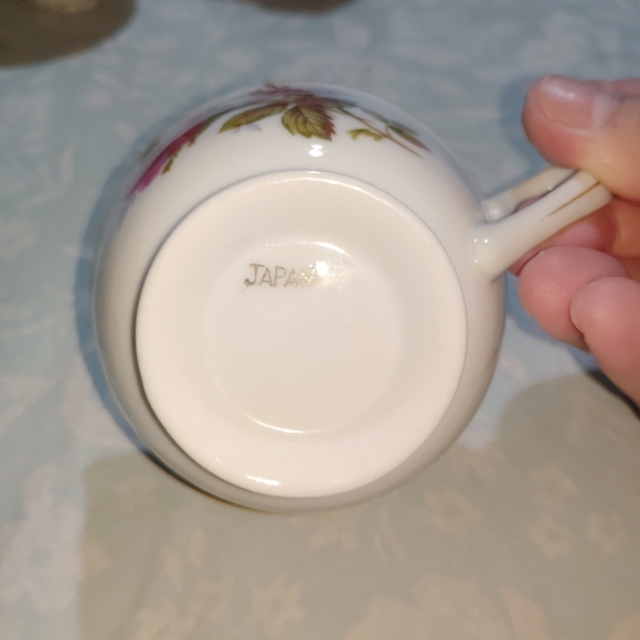 Rose Teacup and Saucer Set - Japan - Picture 7 of 14